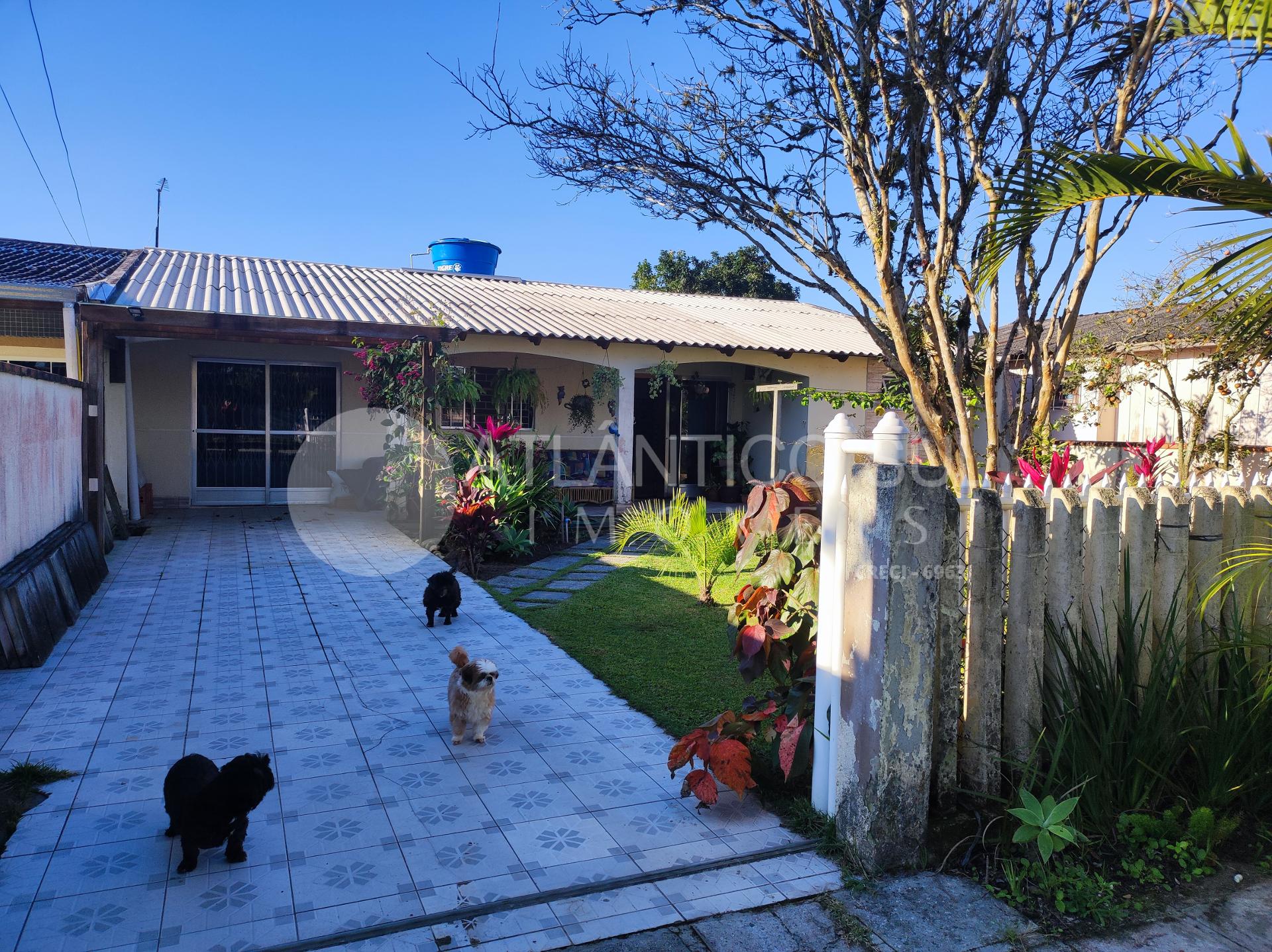 Casa e edícula com 04 dormitórios e piscina, GAIVOTAS, MATINHOS -
