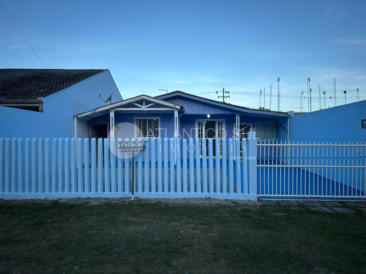 Casa à venda, com 02 dormitorios,  Praia de Leste, PONTAL DO P...