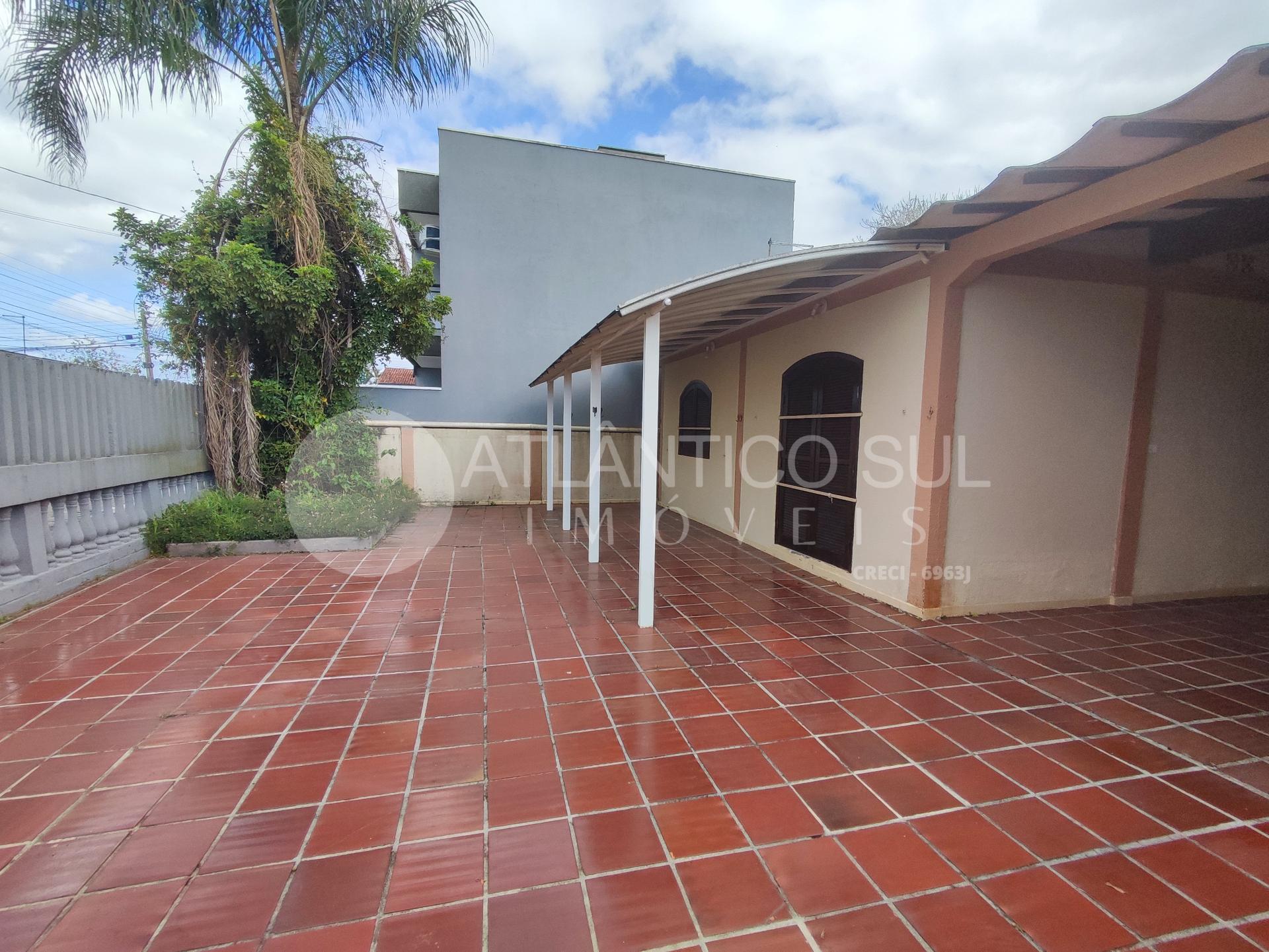 Casa à venda, 350 metros do mar em Praia de Leste, PONTAL DO P...