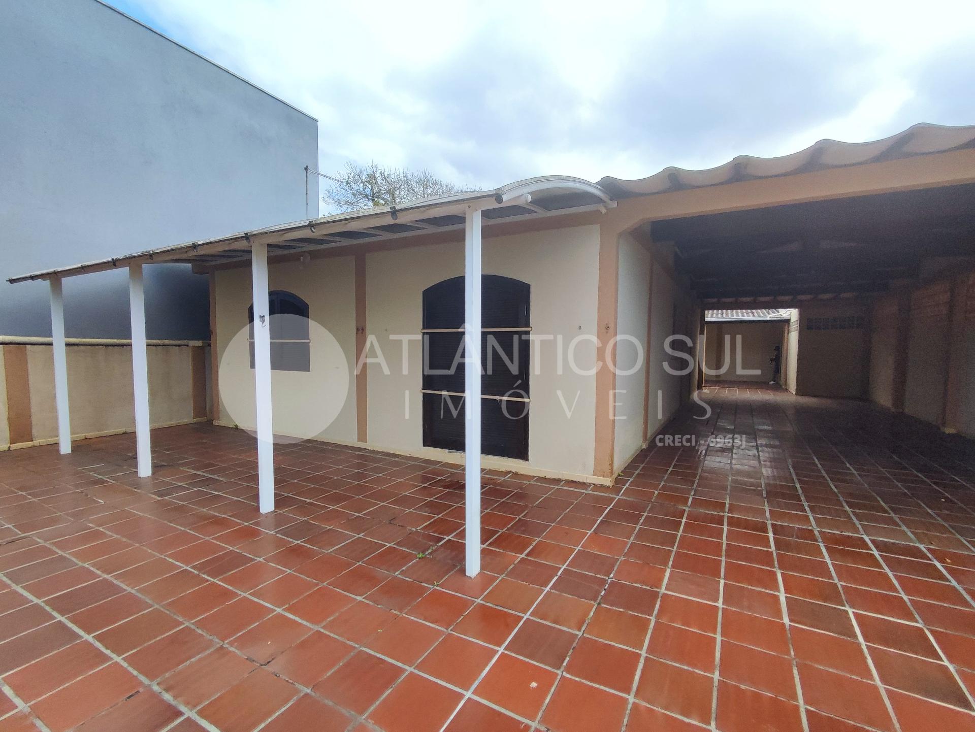 Casa à venda, 350 metros do mar em Praia de Leste, PONTAL DO P...