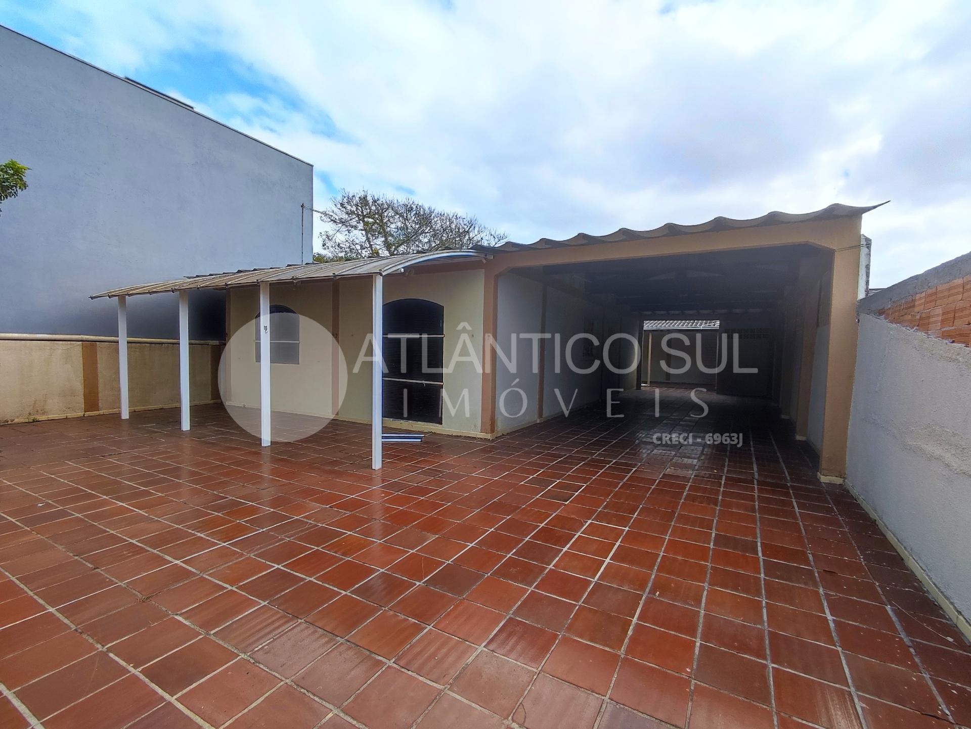 Casa à venda, 350 metros do mar em Praia de Leste, PONTAL DO P...