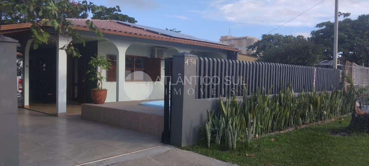 Casa no Balneário Monções a 260 metros do mar, com suíte e pis...