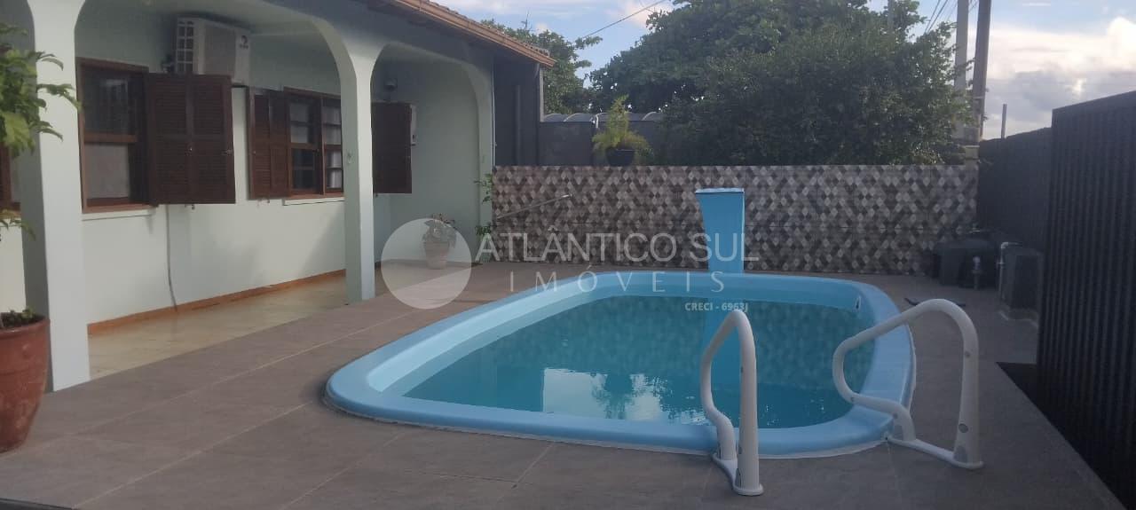 Casa no Balneário Monções a 260 metros do mar, com suíte e pis...