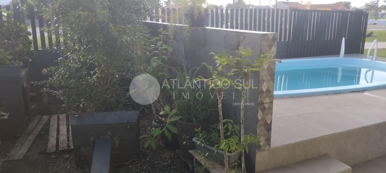 Casa no Balneário Monções a 260 metros do mar, com suíte e pis...