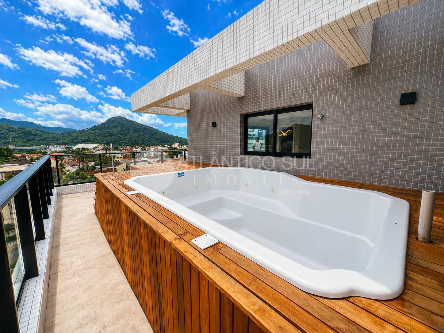 COBERTURA DUPLEX, APENAS 250m DO MAR, CAIOBÁ, MATINHOS - PR