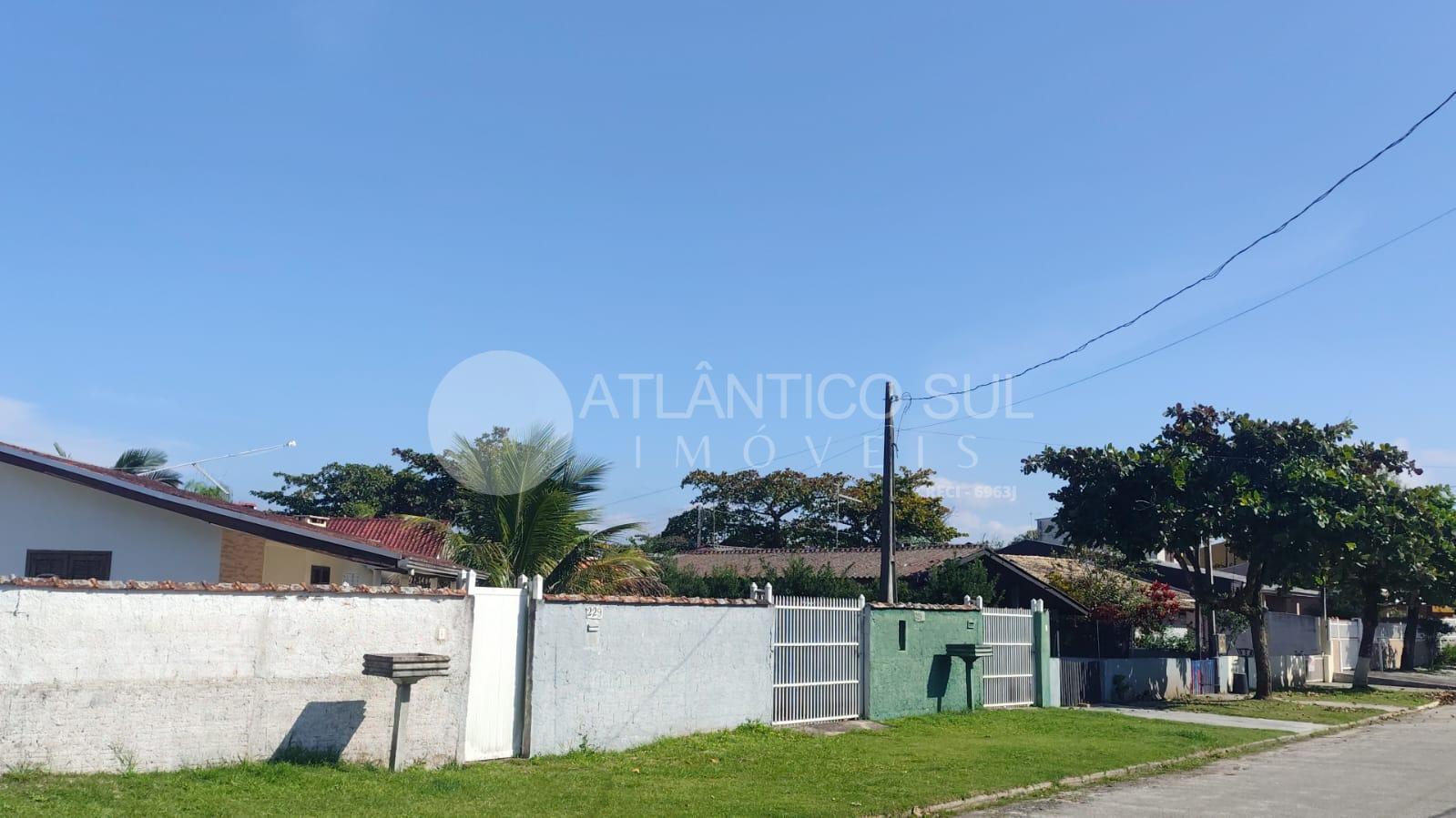 Casa à venda a 200 metros do mar no balneário de CANOAS, PONTA...