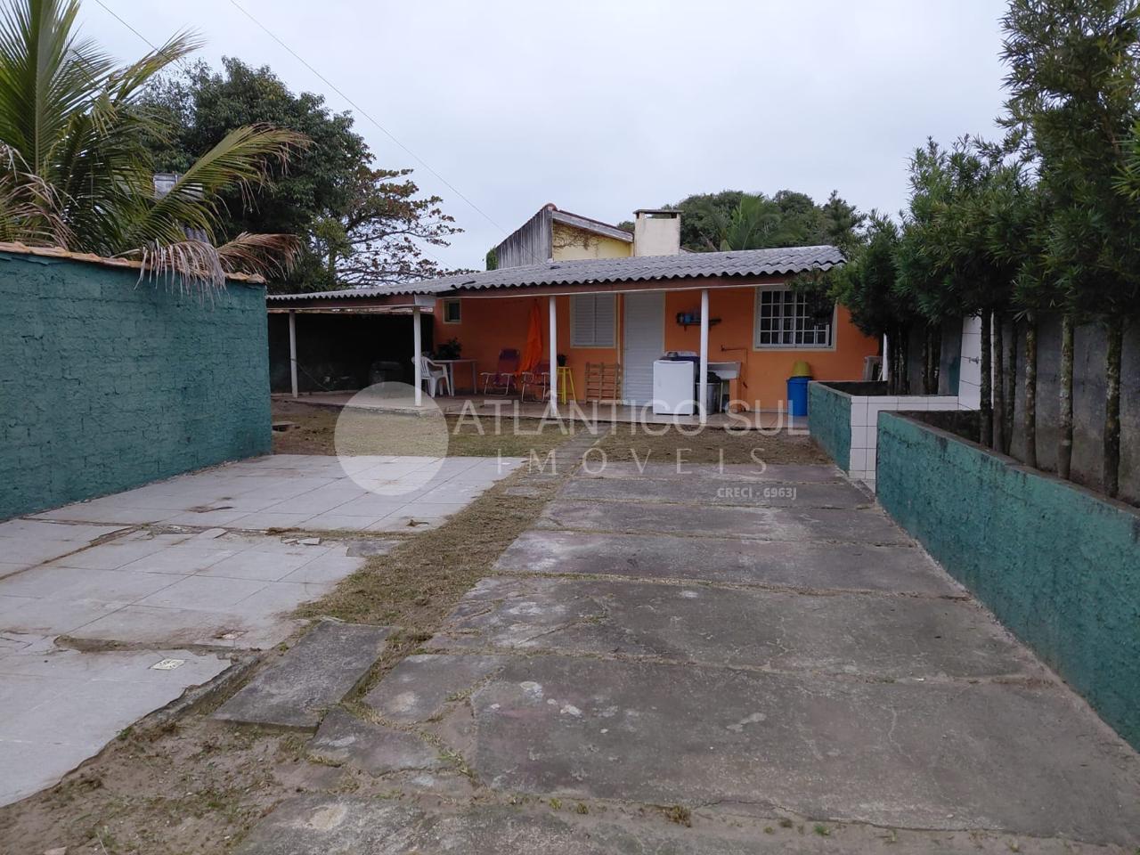 Casa à venda a 200 metros do mar no balneário de CANOAS, PONTA...