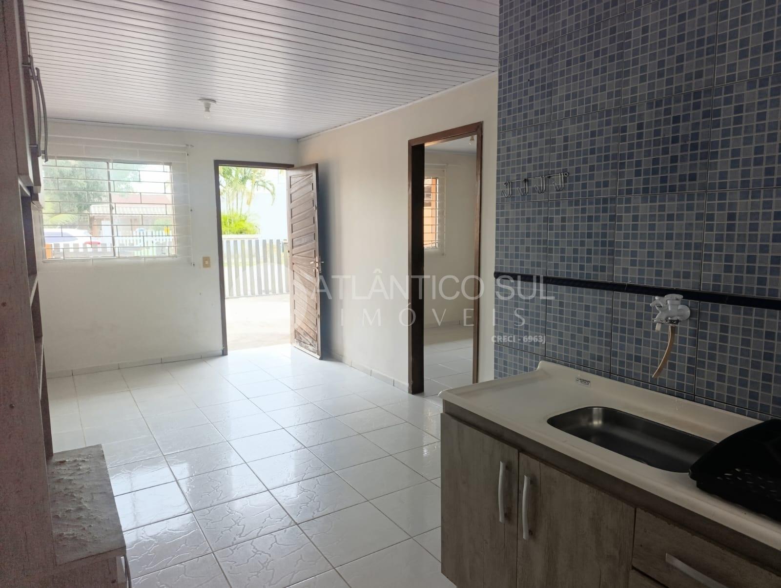 Casa á venda com preço especial na praia de Santa Terezinha- PR