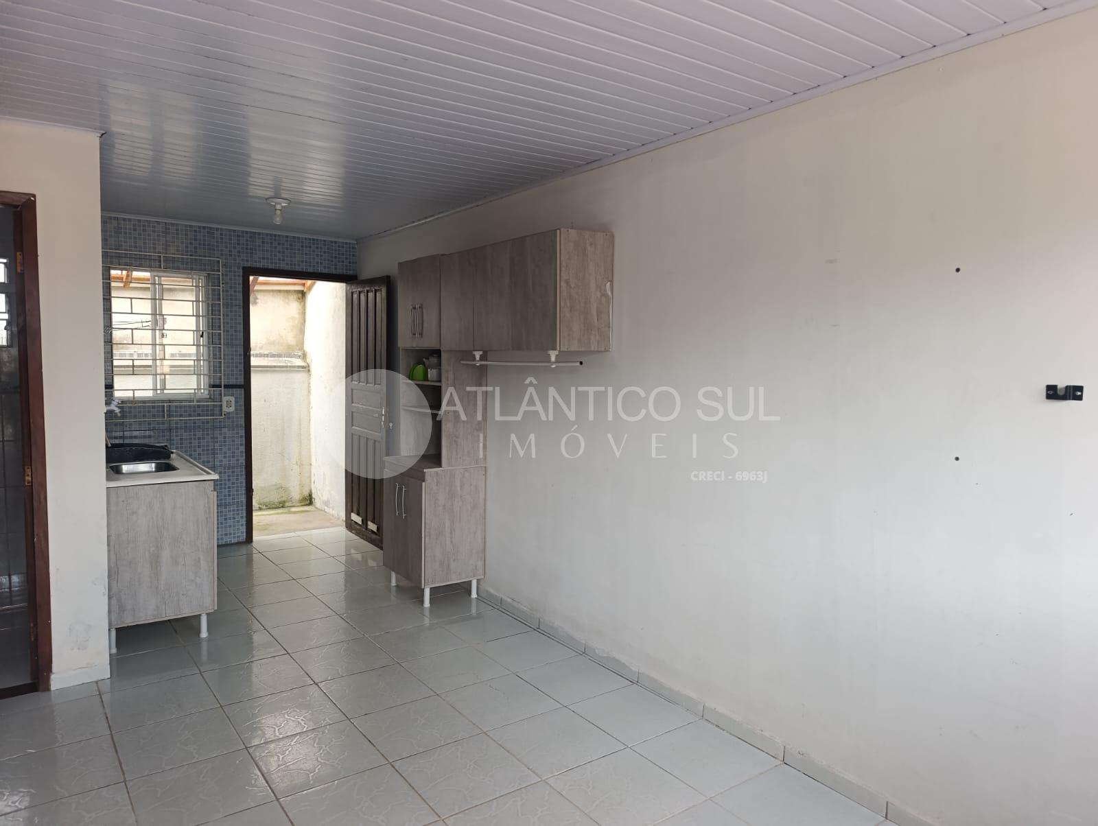Casa á venda com preço especial na praia de Santa Terezinha- PR