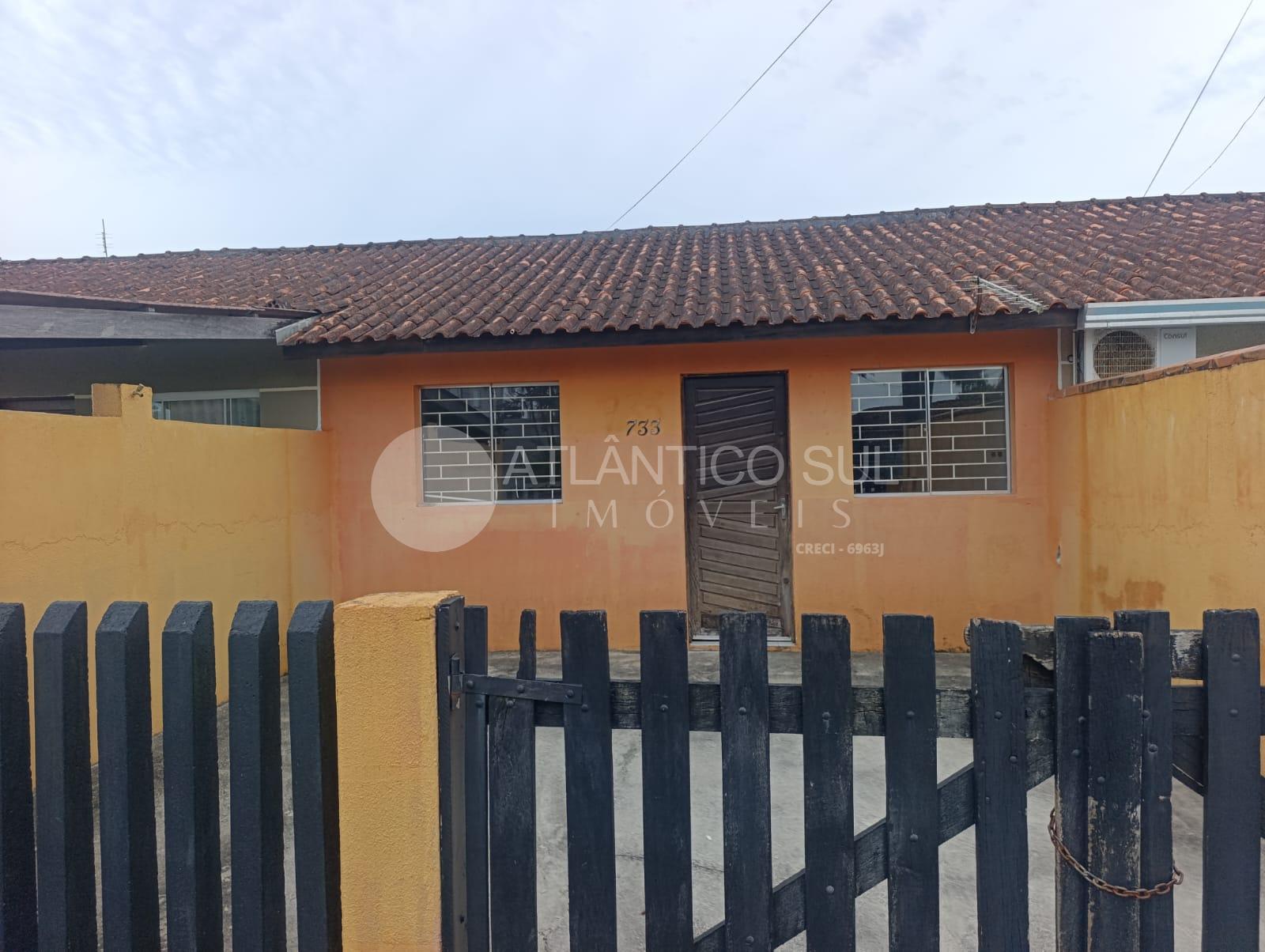 Casa á venda com preço especial na praia de Santa Terezinha- PR
