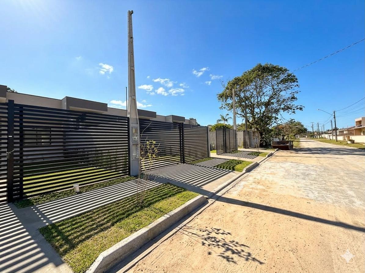 Casas novas  à venda, 450 metros do mar em GAIVOTAS, MATINHOS ...
