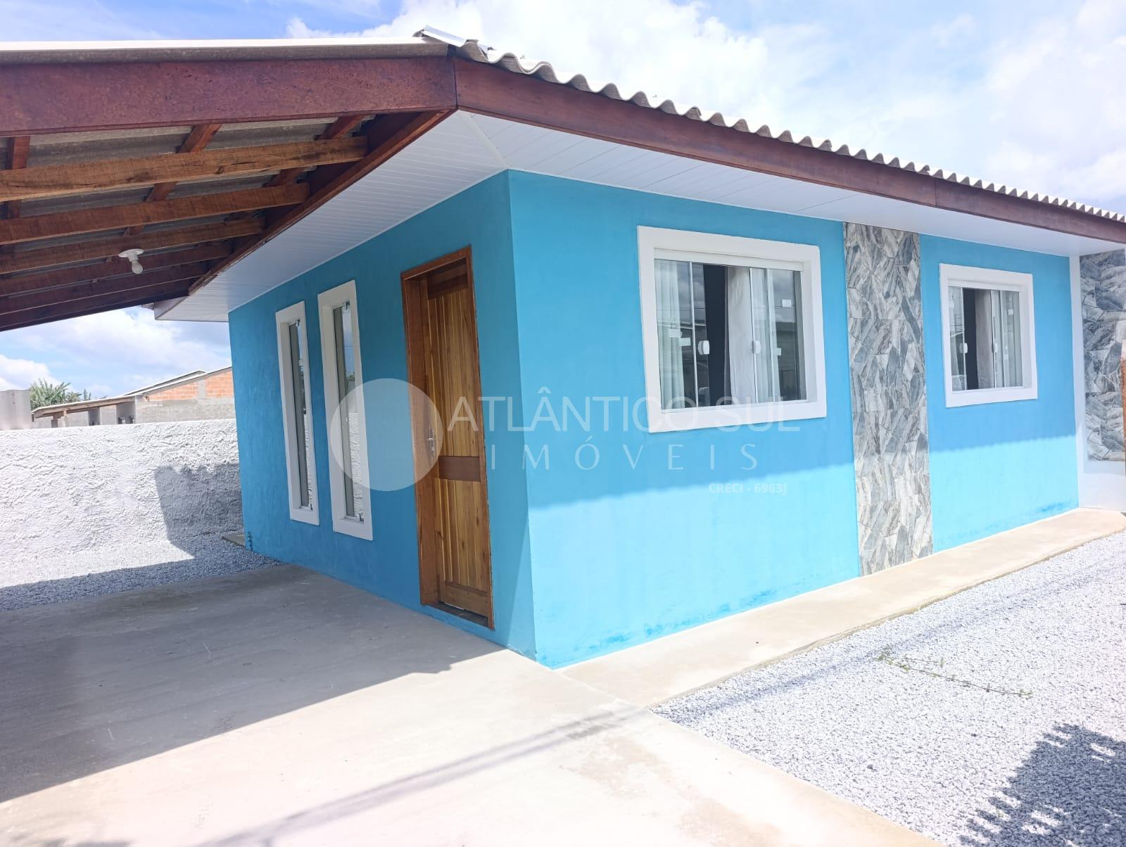 Casa á venda de esquina na Praia de Leste - Pontal do Paraná.