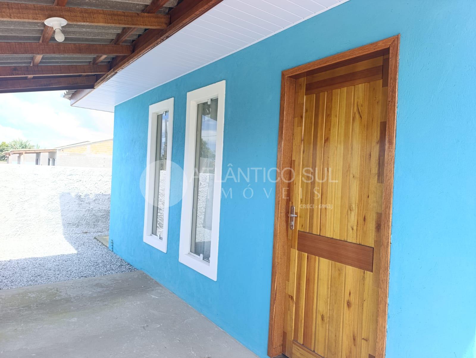 Casa á venda de esquina na Praia de Leste - Pontal do Paraná.