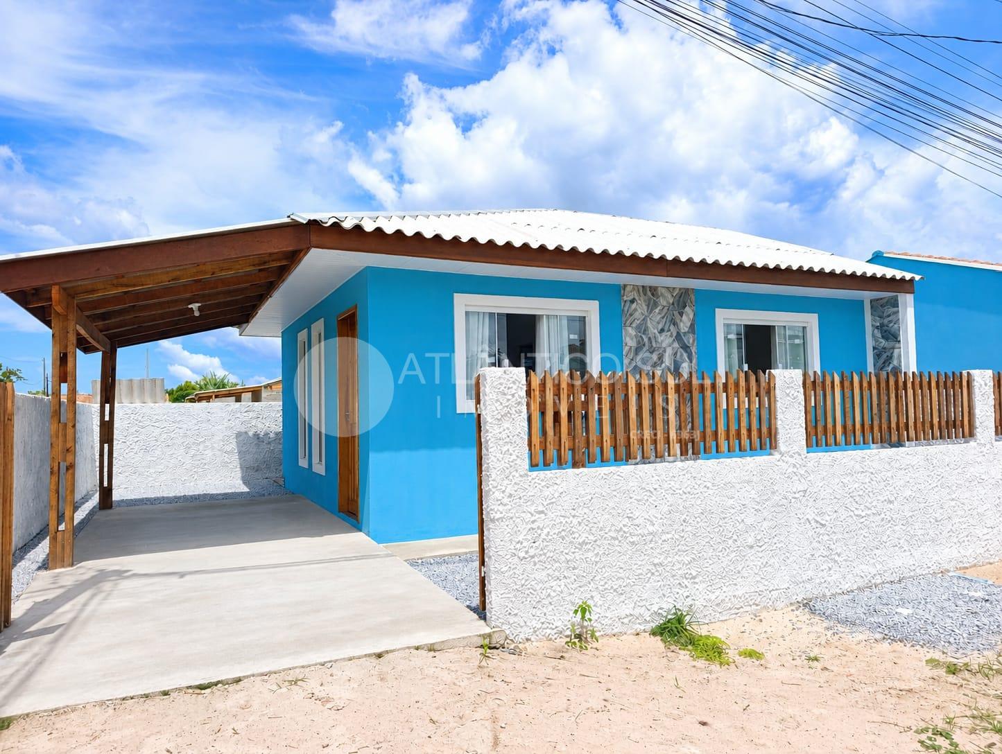 Casa á venda de esquina na Praia de Leste - Pontal do Paraná.