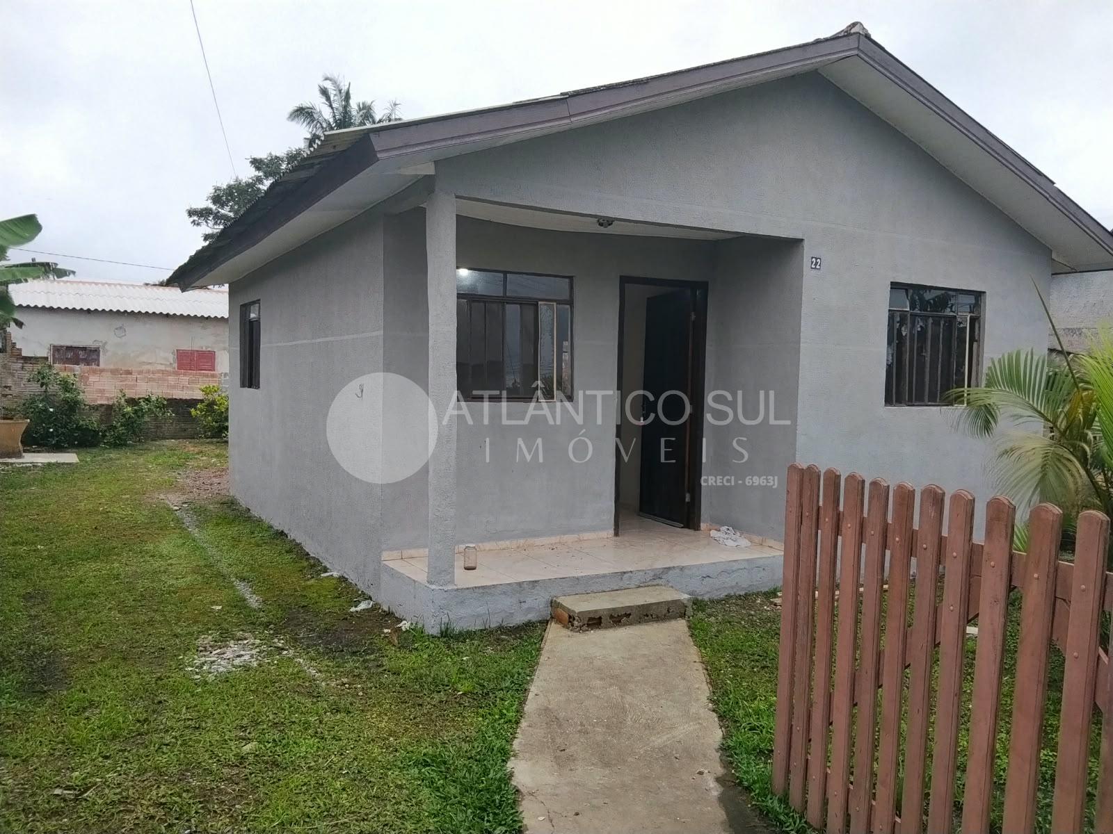 Casa à venda com terreno grande em região de moradores-Matinho...