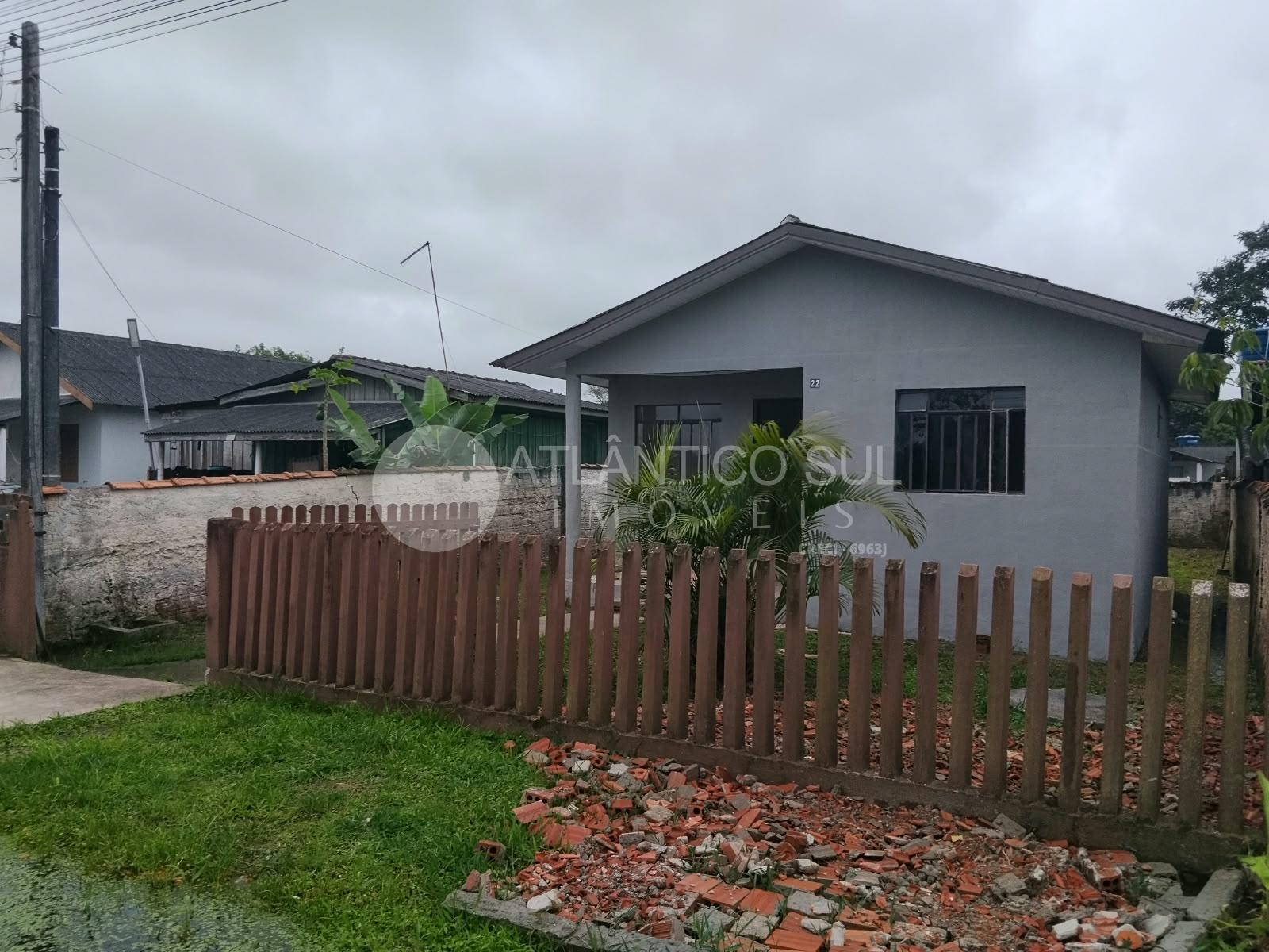 Casa à venda com terreno grande em região de moradores-Matinho...