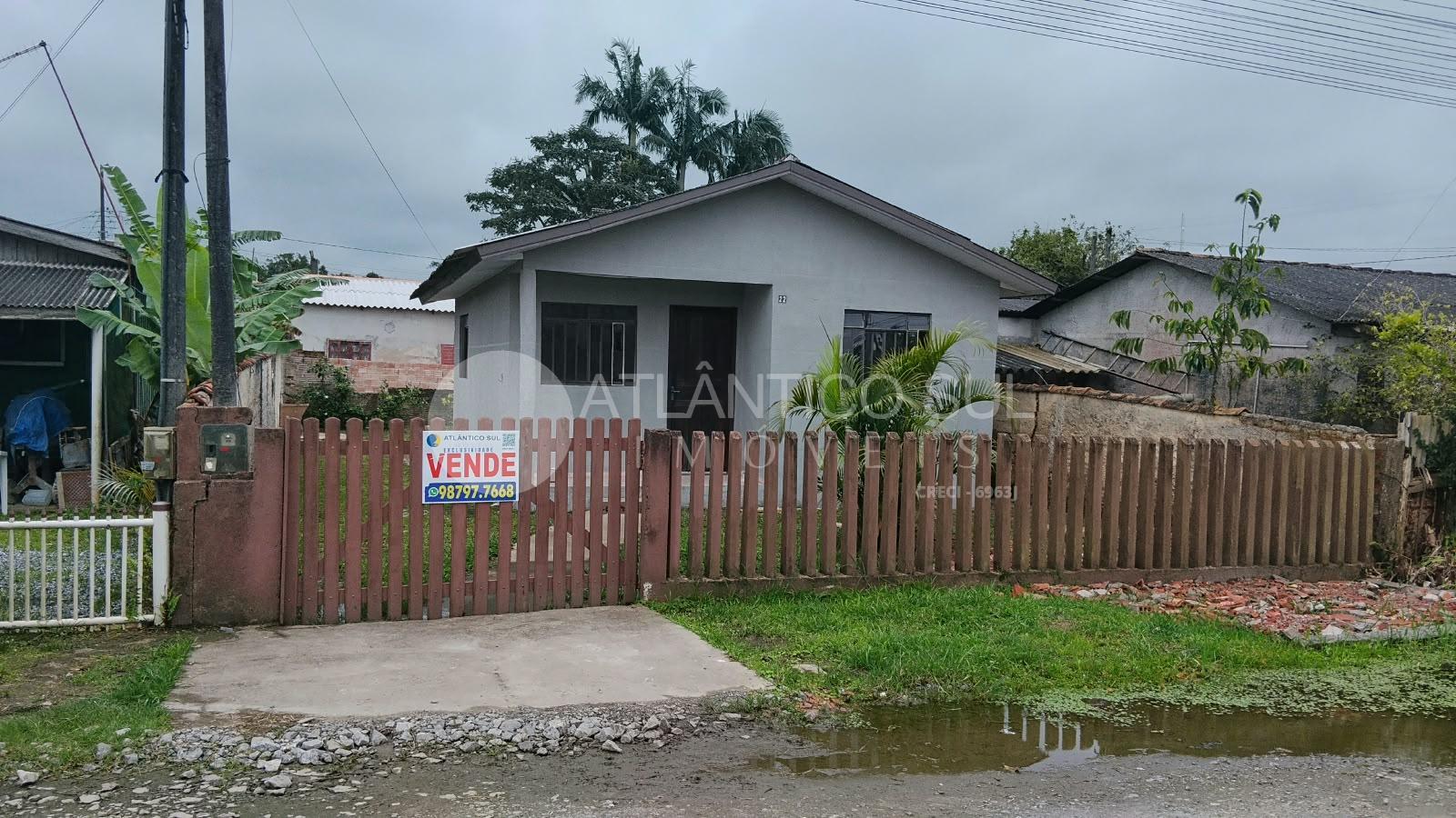 Casa à venda com terreno grande em região de moradores-Matinho...