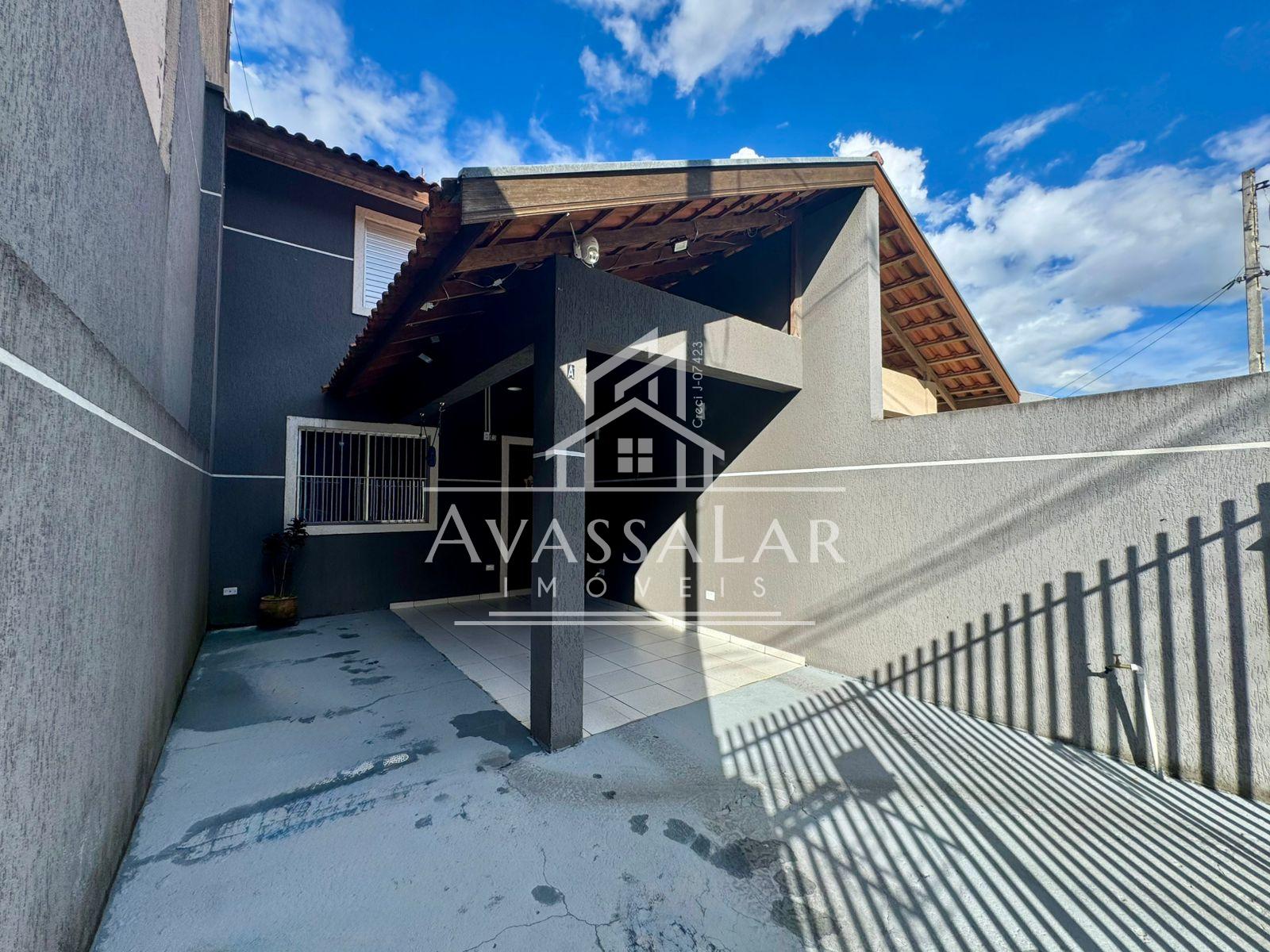 Sobrado com 3 quartos no bairro Ganchinho, 2 vagas sendo uma c...