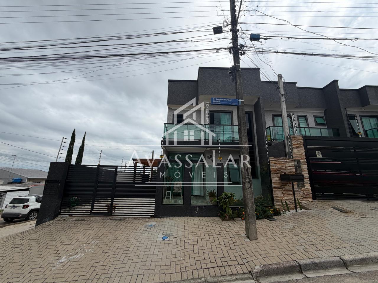 Sobrado de Esquina com 3 Dormit?rios ? Venda - S?tio Cercado |...