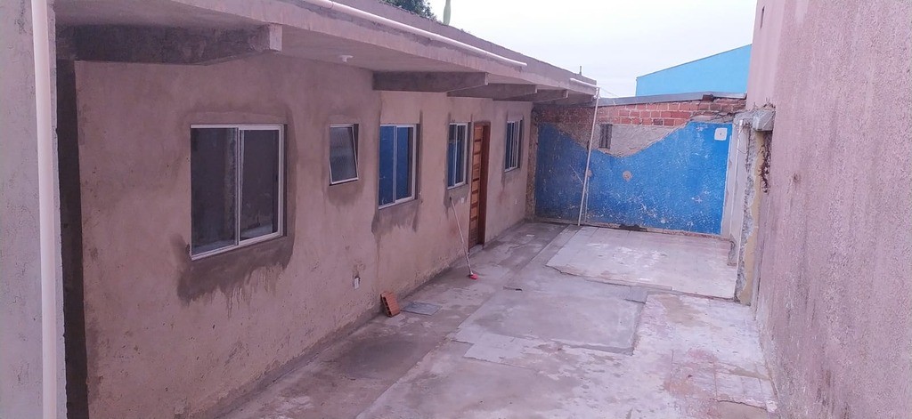 Casa com 2 quartos para loca??o no bairro Sitio Cercado, Curit...