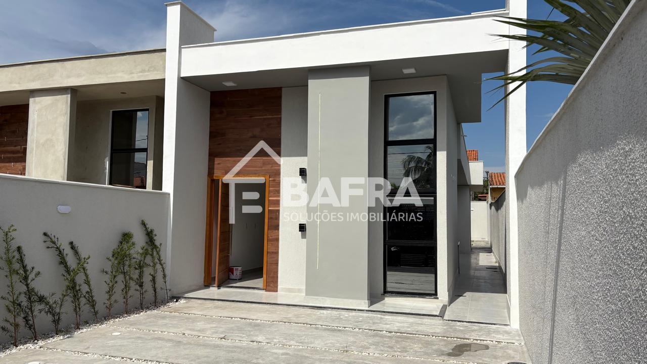 Casa à venda por R 615,000, com 3 quartos, sendo 1 suíte em It...