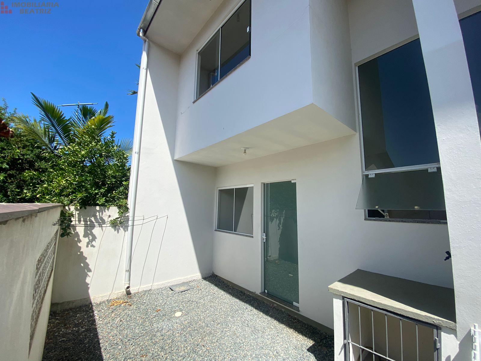 SOBRADO COM TRÊS DORMITÓRIOS, LOCALIZADO NO CENTRO DA PENHA - SC.