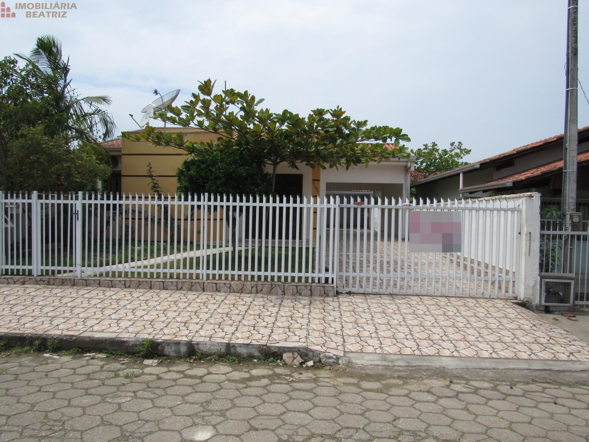 Casa com 3 dormitrios  venda, CENTRO, PENHA - SC