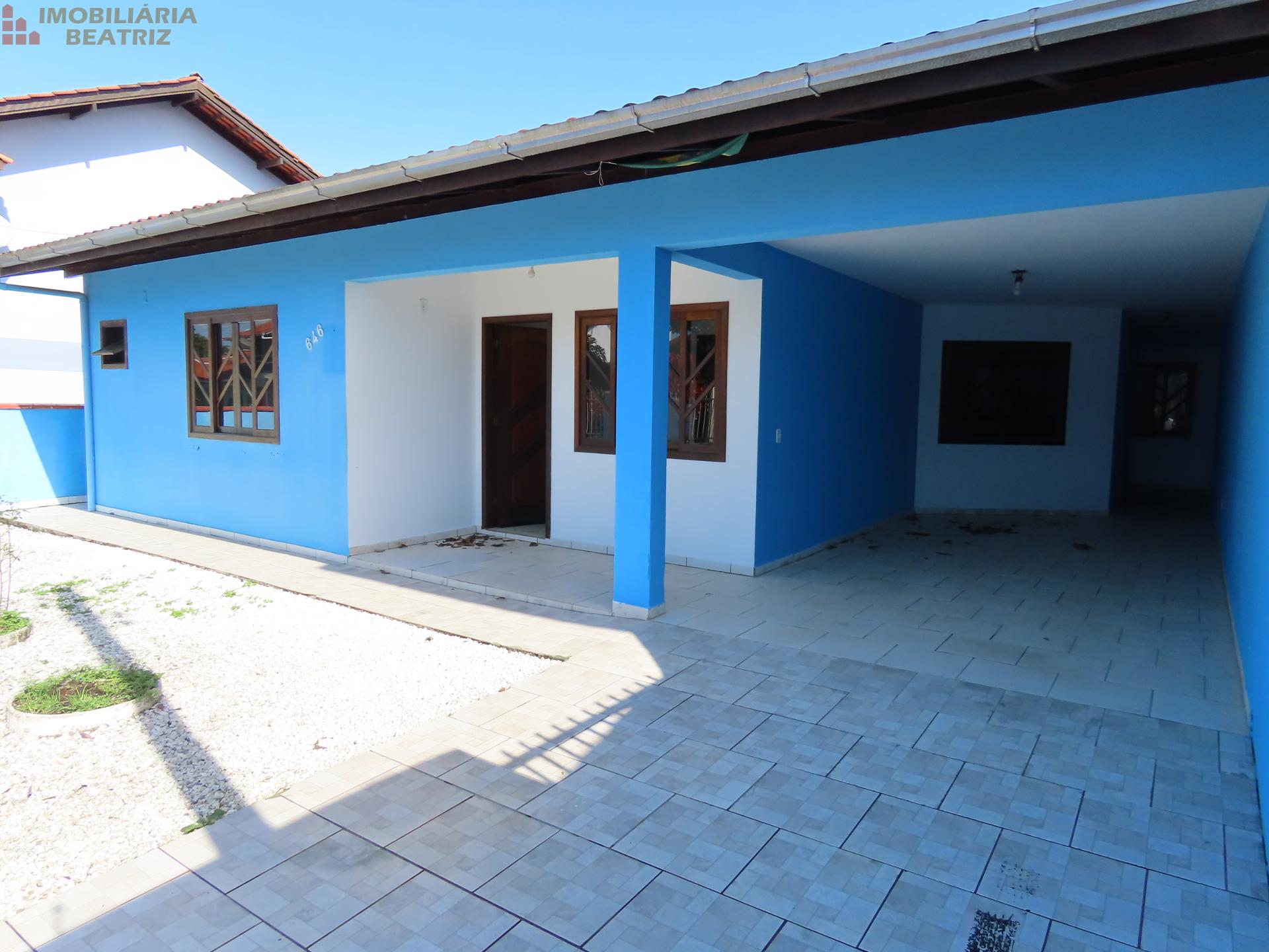 Casa com 3 dormitrios  sendo 1 sute,  venda no CENTRO, PENHA - SC