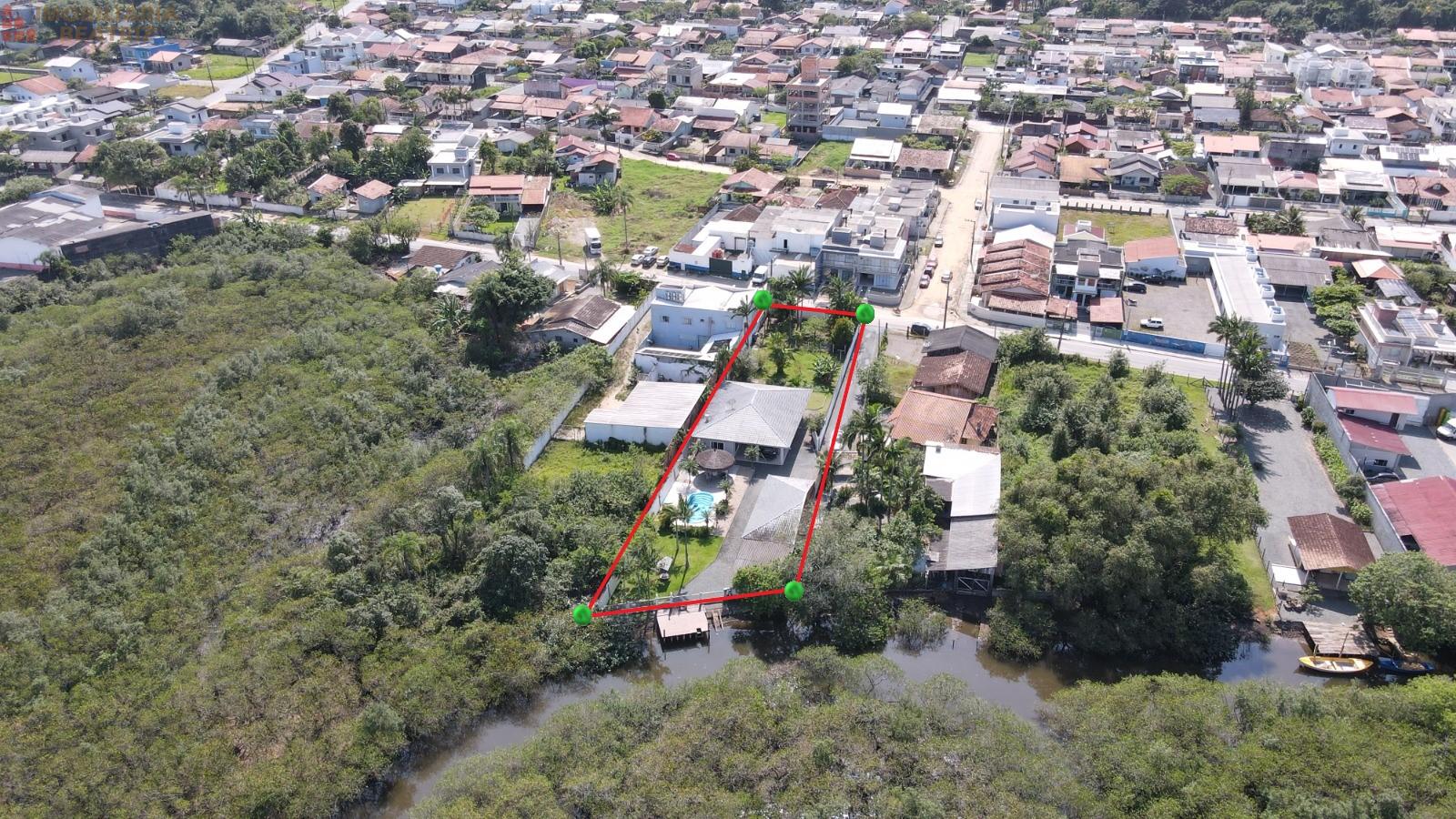 Vista area com rea demarcada