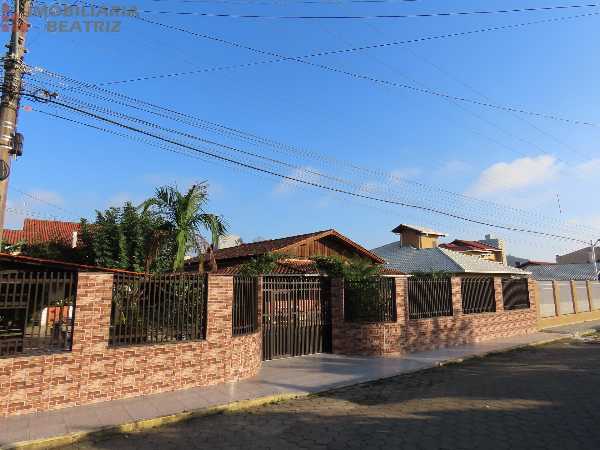 TERRENO COM 531,00 m  A VENDA NO CENTRO DE PENHA SC.