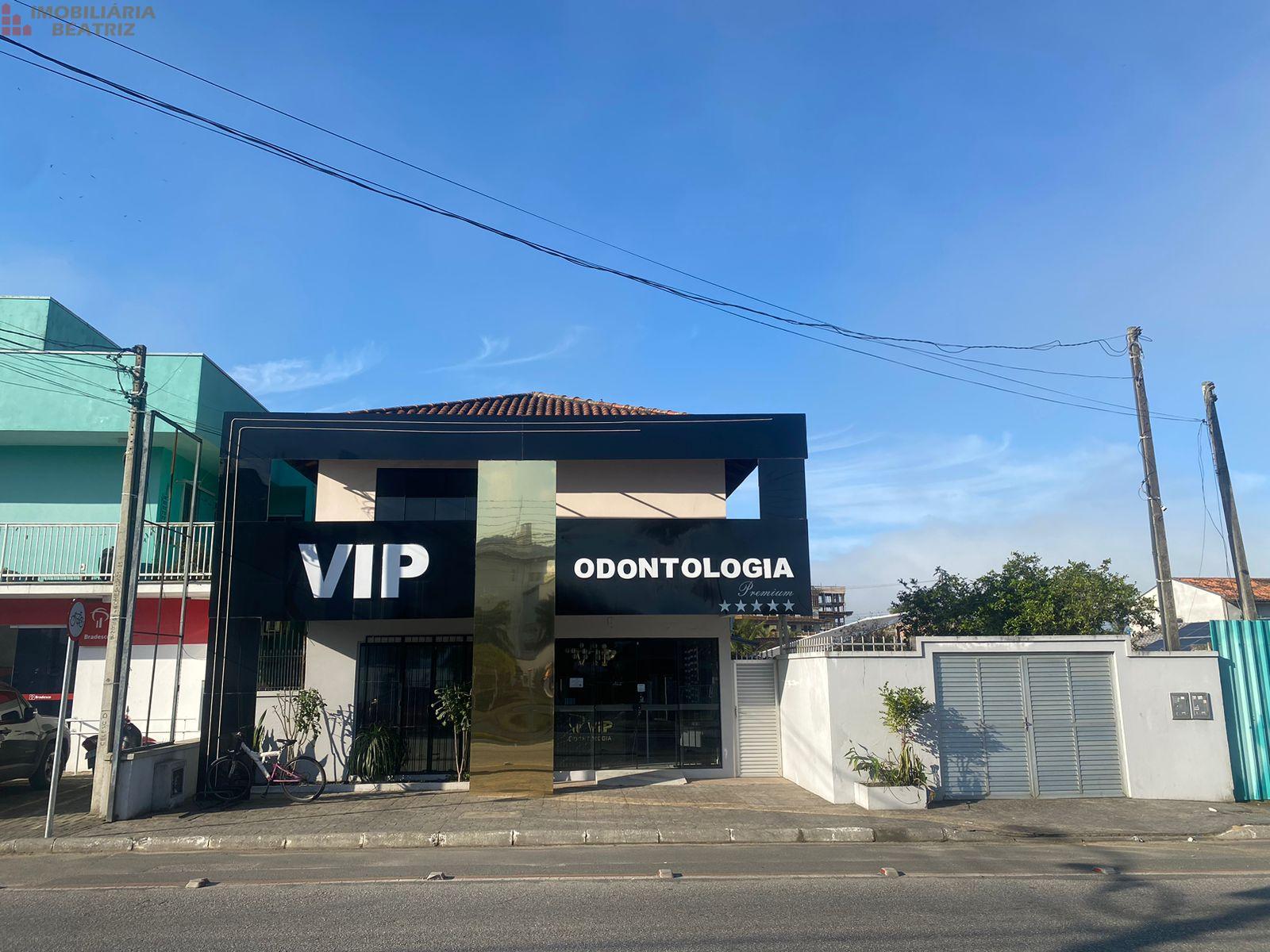 APARTAMENTO COM 02 DORMITÓRIOS PARA LOCAÇÃO NO CENTRO DE PENHA...