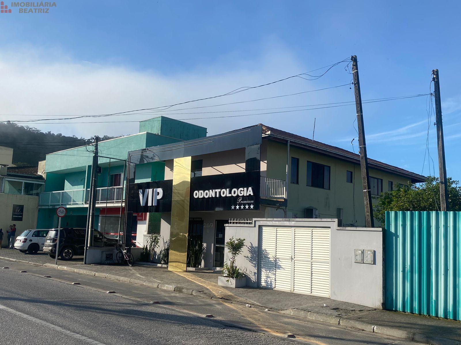 APARTAMENTO COM 02 DORMITÓRIOS PARA LOCAÇÃO NO CENTRO DE PENHA...