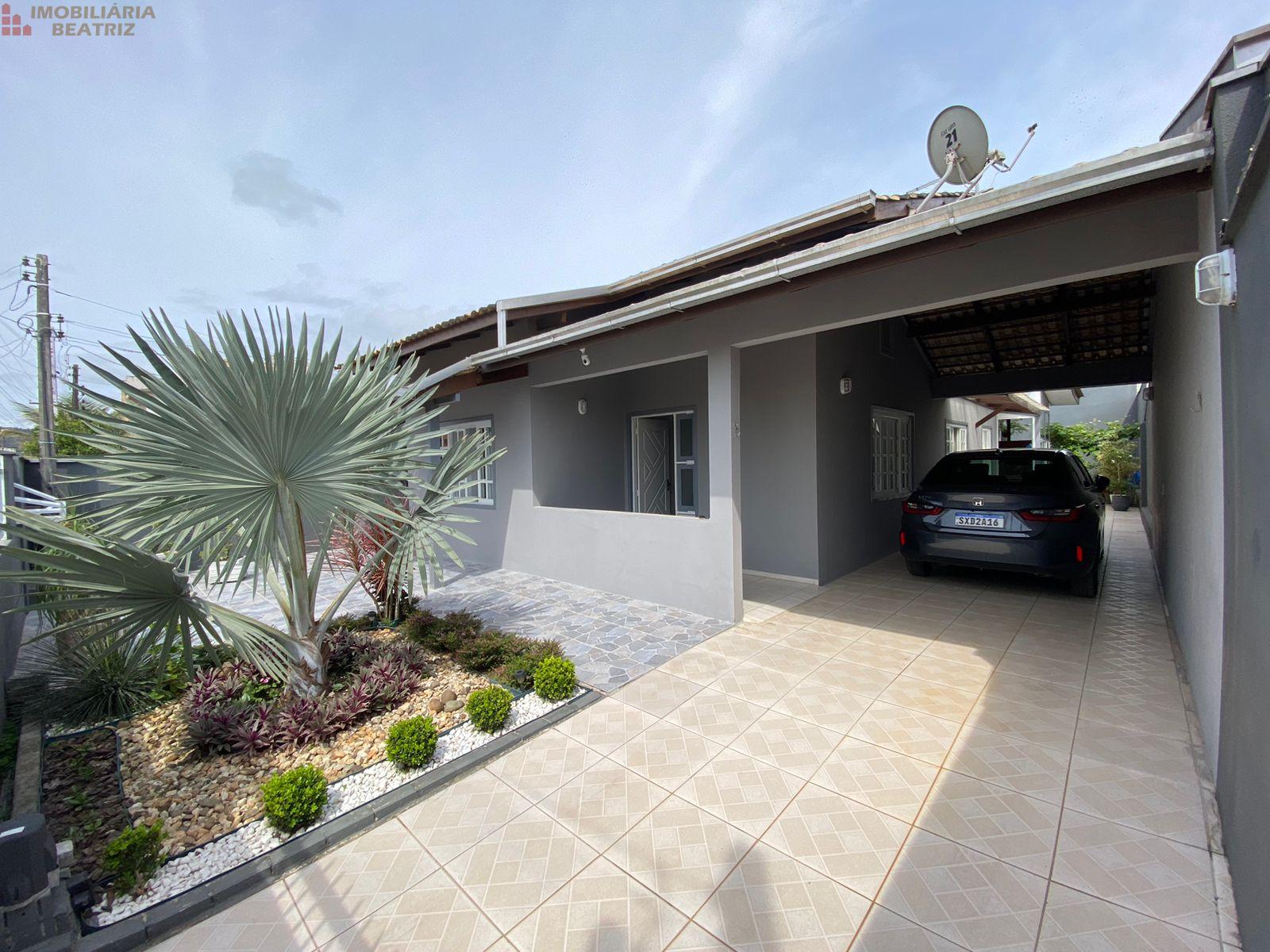 CASA A VENDA, NO CENTRO DE PENHA SC