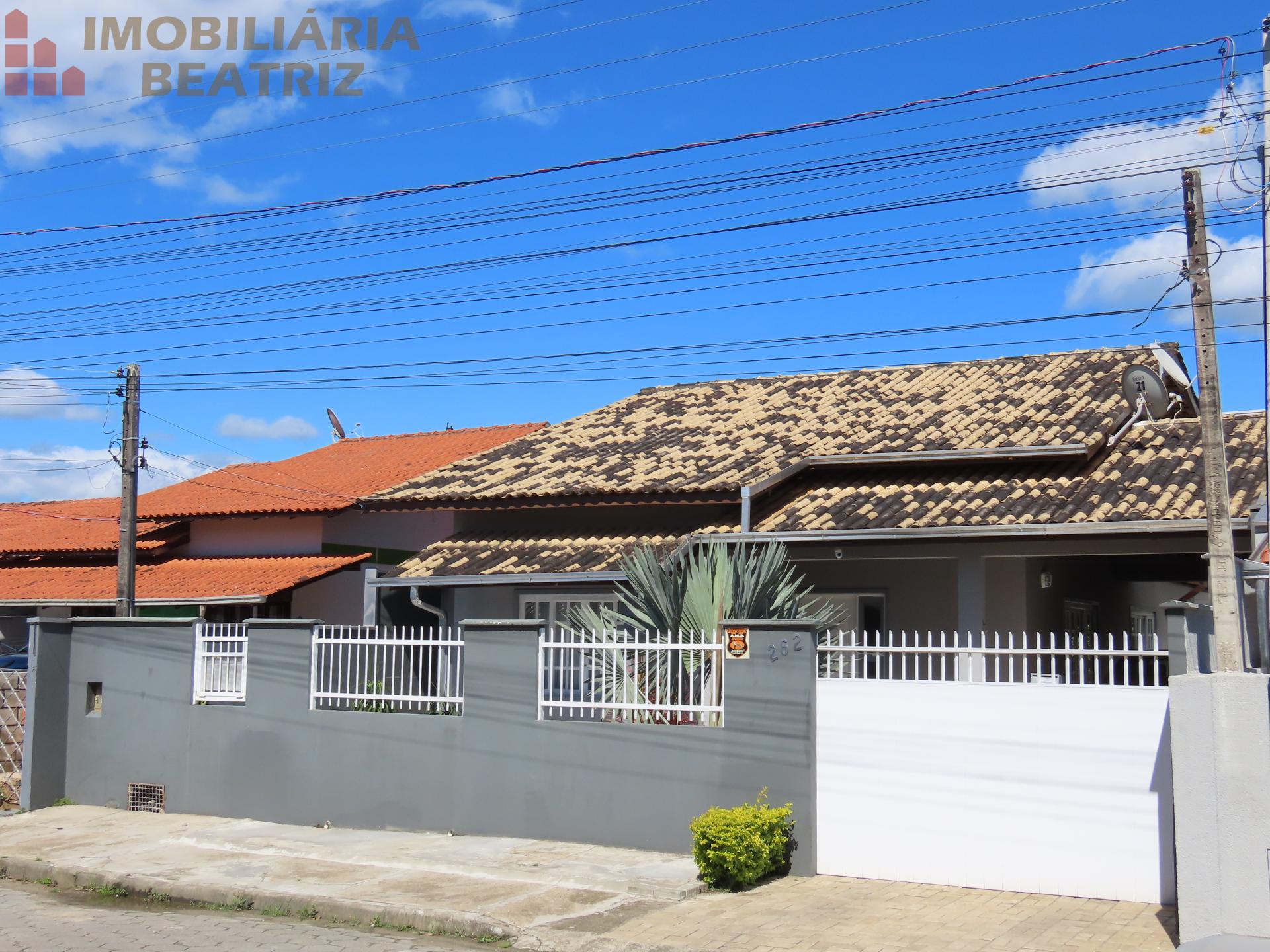 CASA A VENDA, NO CENTRO DE PENHA SC