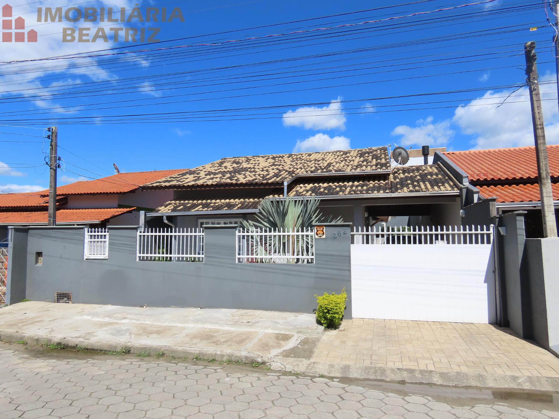 CASA A VENDA, NO CENTRO DE PENHA SC