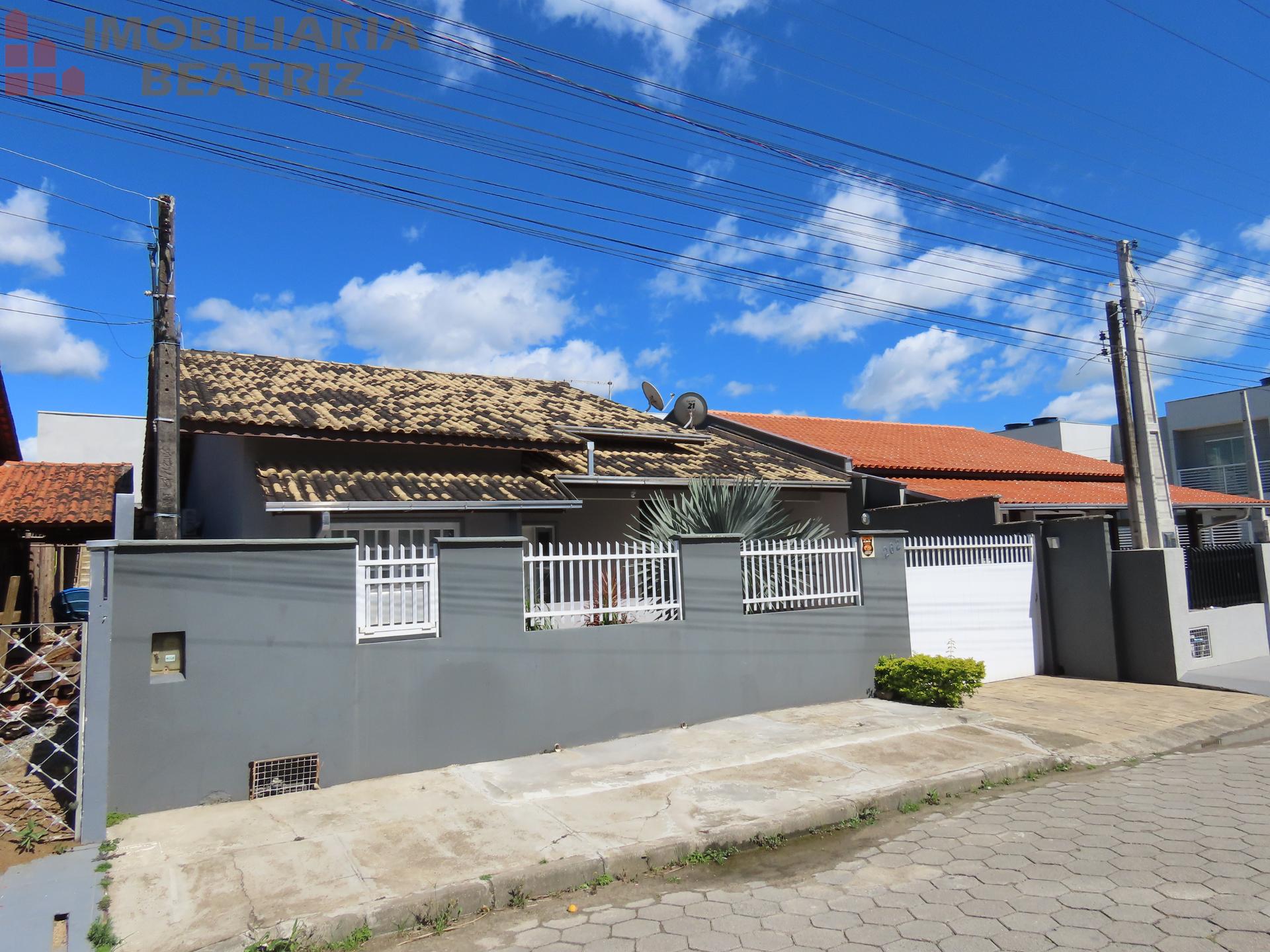 CASA A VENDA, NO CENTRO DE PENHA SC