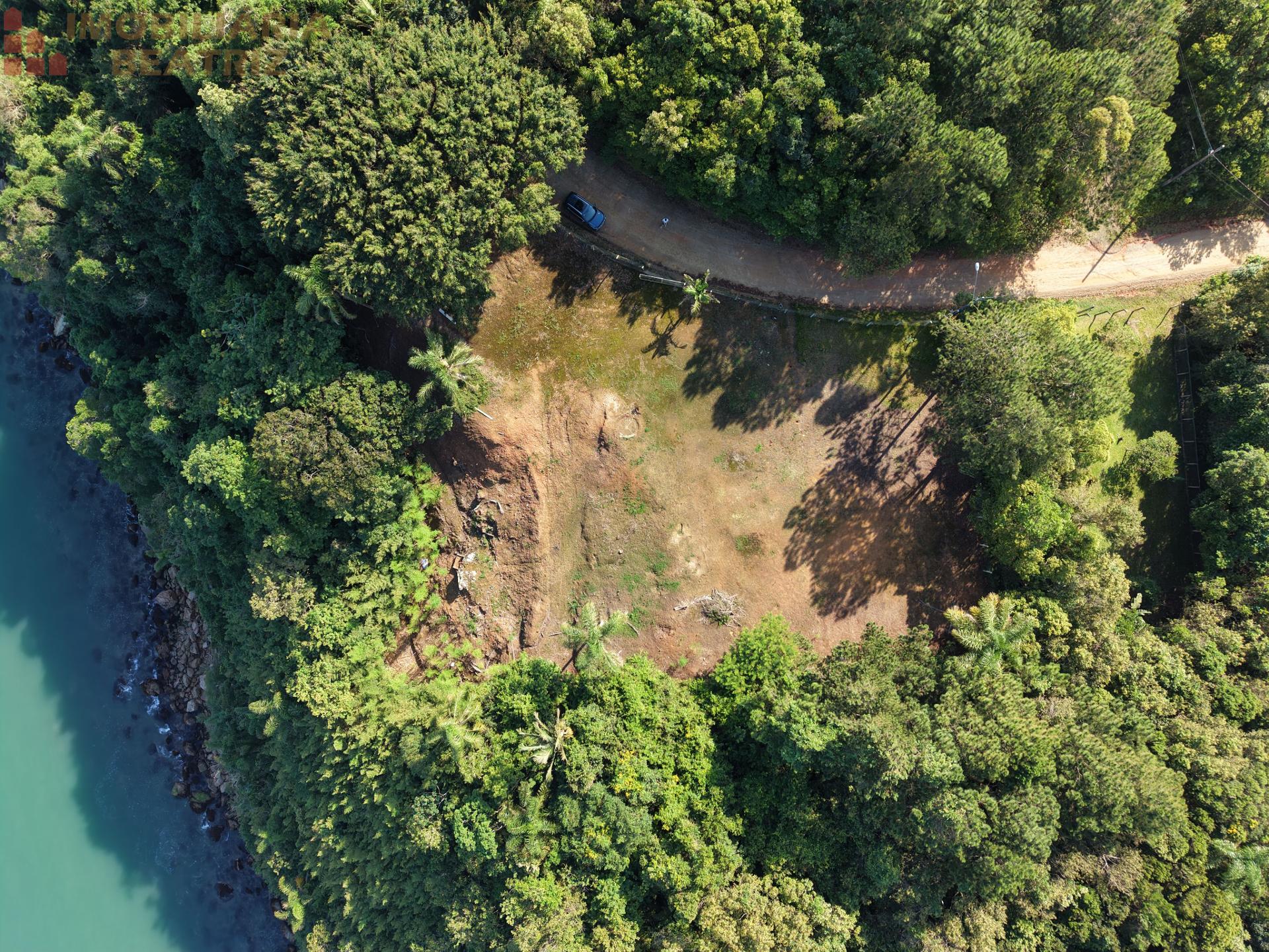 ÁREA Á VENDA NO BAIRRO ARMAÇÃO, PENHA SC.