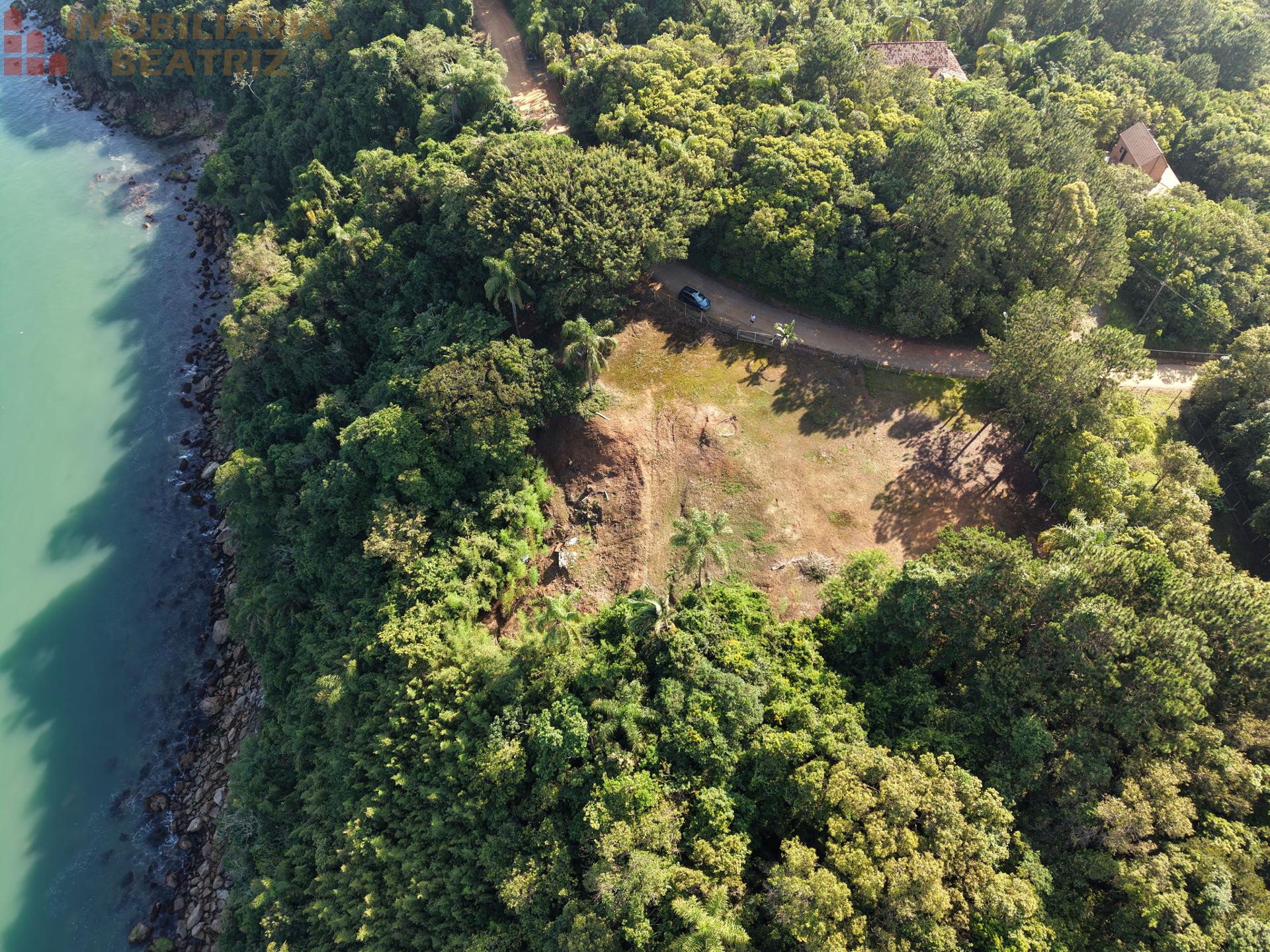 ÁREA Á VENDA NO BAIRRO ARMAÇÃO, PENHA SC.
