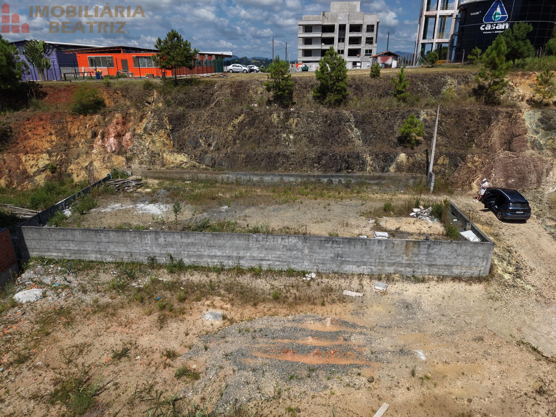 TERRENO À VENDA, BALNEARIO PICARRAS - SC