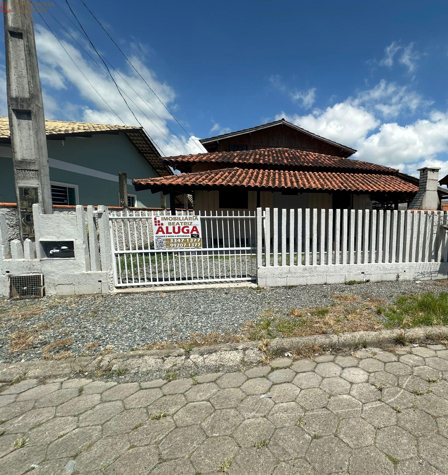 CASA PARA LOCAÇÃO NO CENTRO DE PENHA SC.