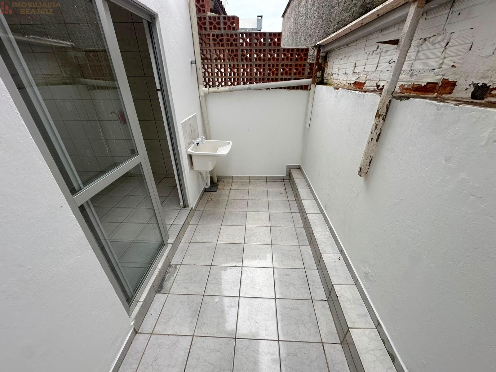 SOBRADO PARA LOCAÇÃO A  700 METROS DO MAR, NO CENTRO DE PENHA
