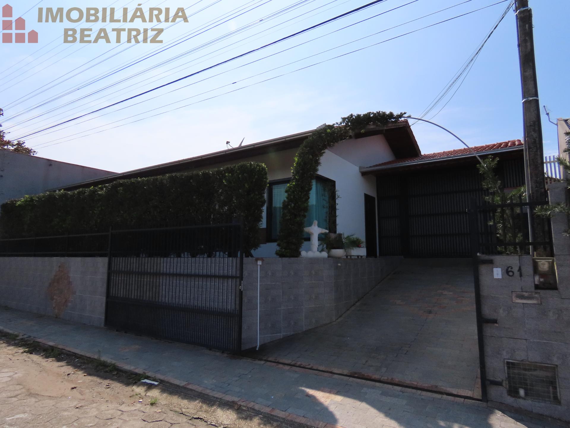 Casa em alvenaria á 500m da praia, no Centro de Penha, proximo...