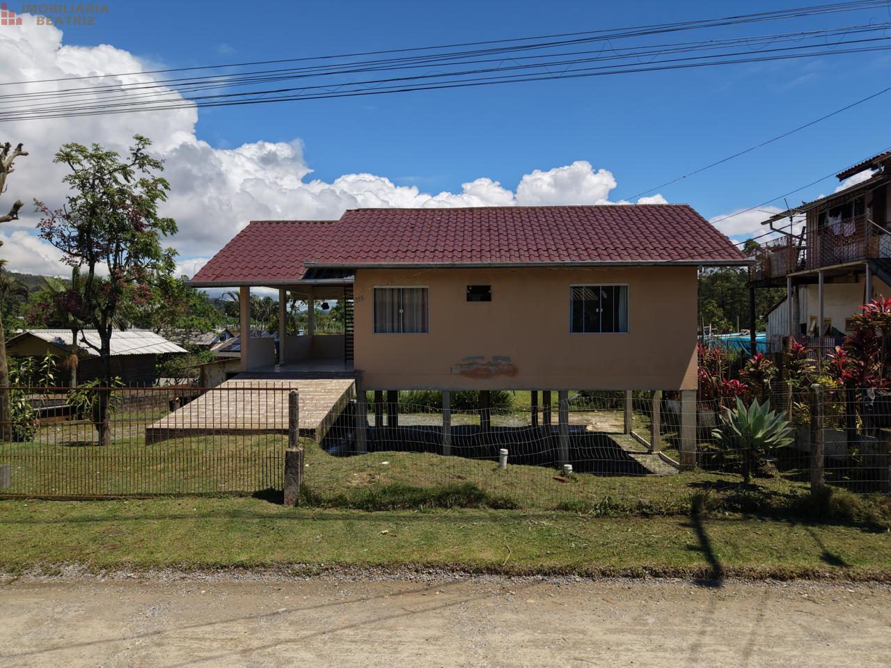 Terreno com área de 1.226,78 m², com casa de 74,00 m² em PenhaSC