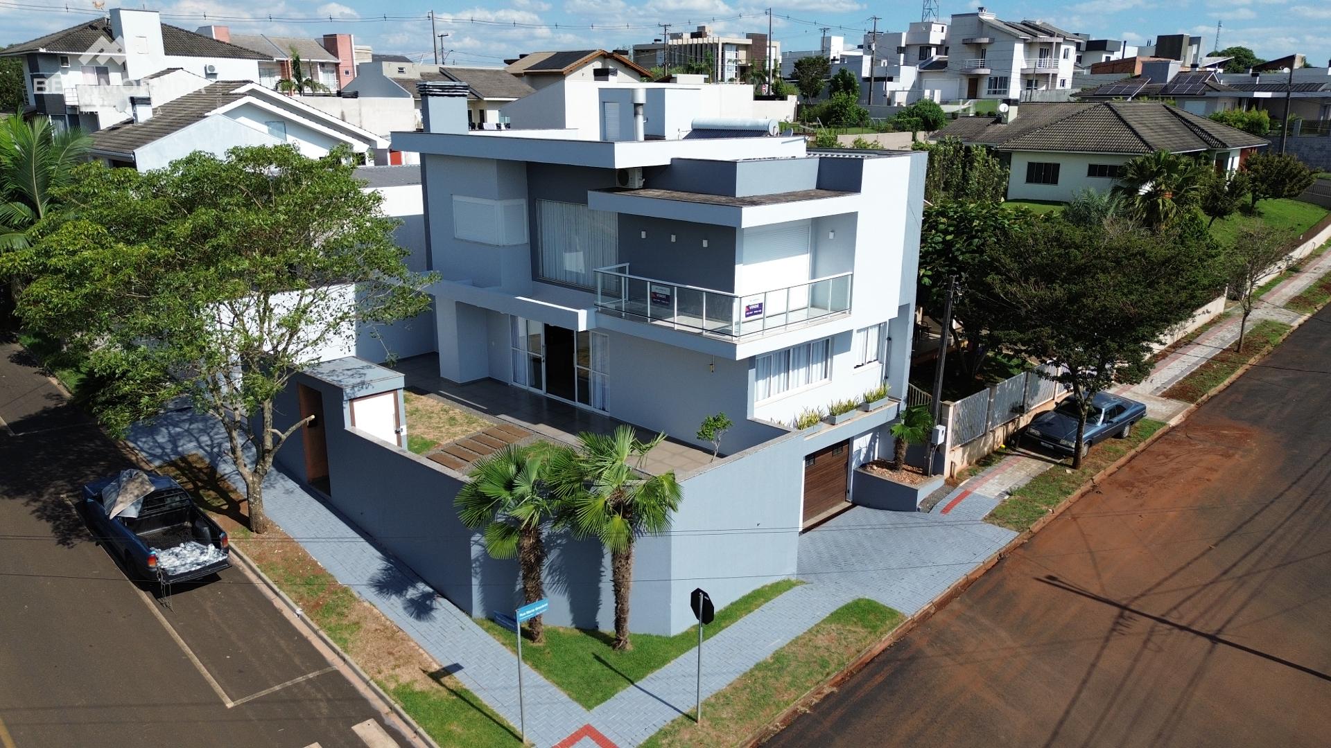 Sobrado de  Alto Padrão com 3 andares - Bairro Parque do Som