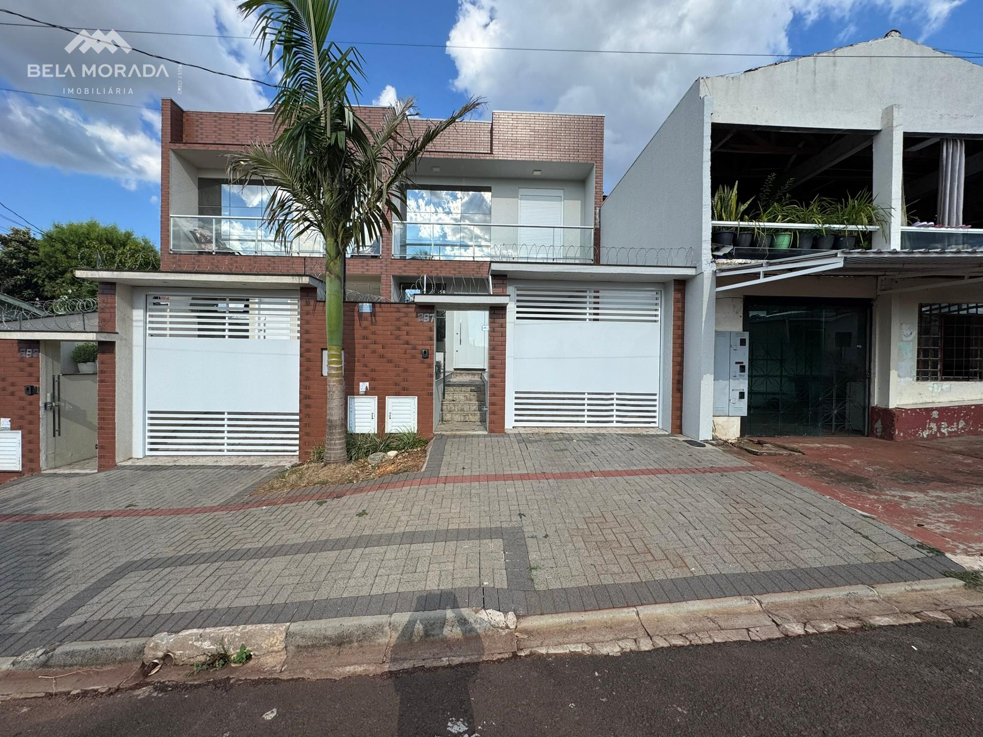 SOBRADO A VENDA NO BAIRRO PINHEIRINHO - 01 SUITE E 02 QUARTOS