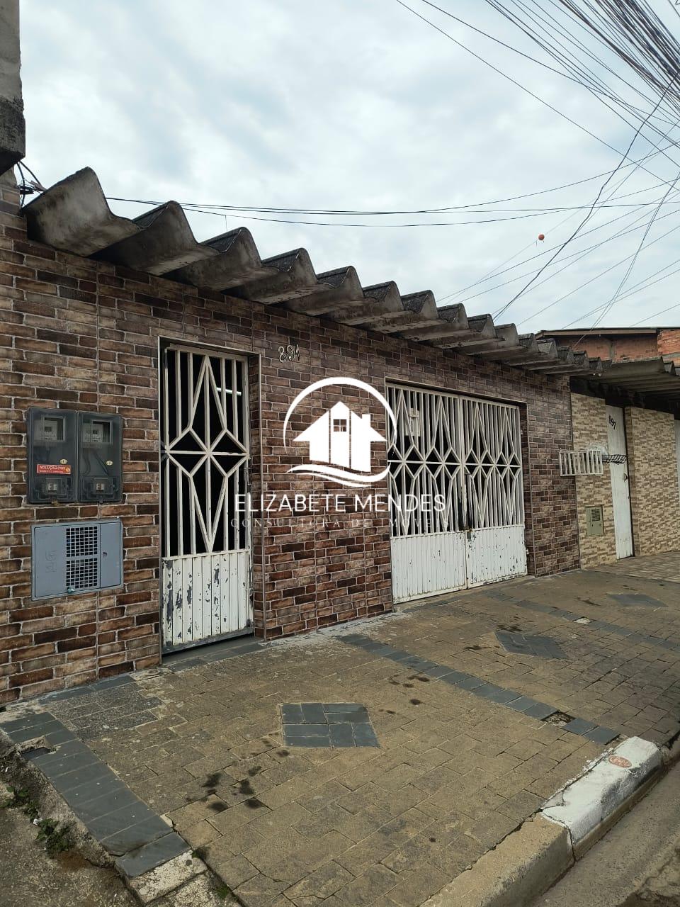 Casa à venda com 3 quartos, 241m² - Foto 1