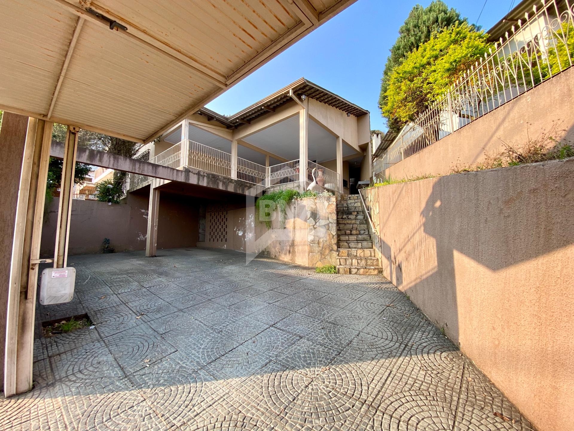 Casa Espaçosa à Venda no Bairro Cango  Próxima ao Centro