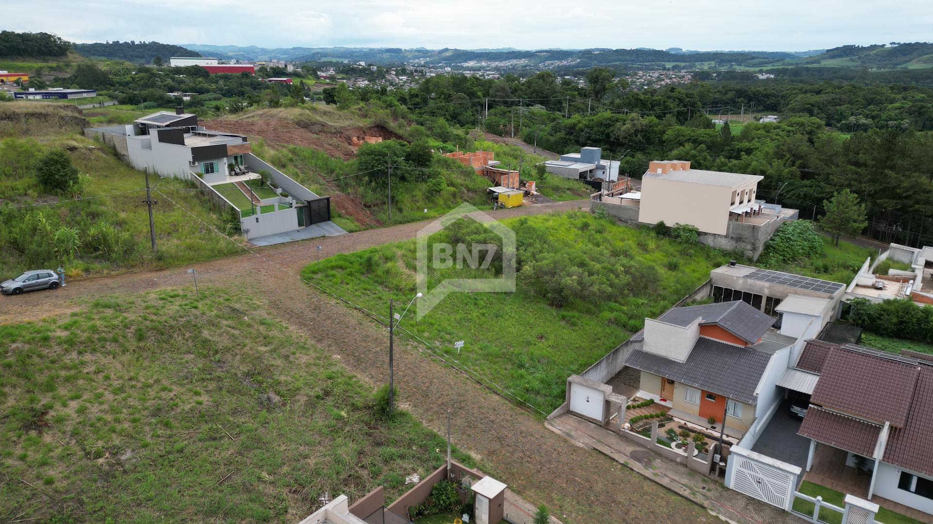 Terreno de Esquina à Venda no Loteamento Casagrande  373,43m ...