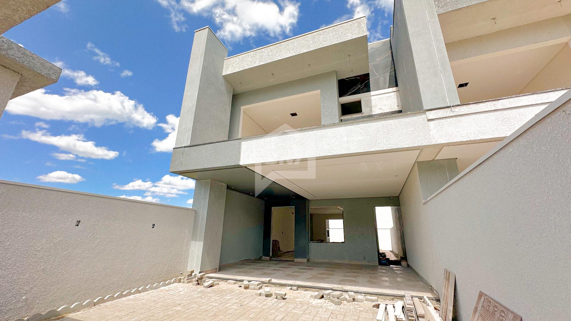 Sobrado com suíte e churrasqueira no Pinheirinho  Francisco B...