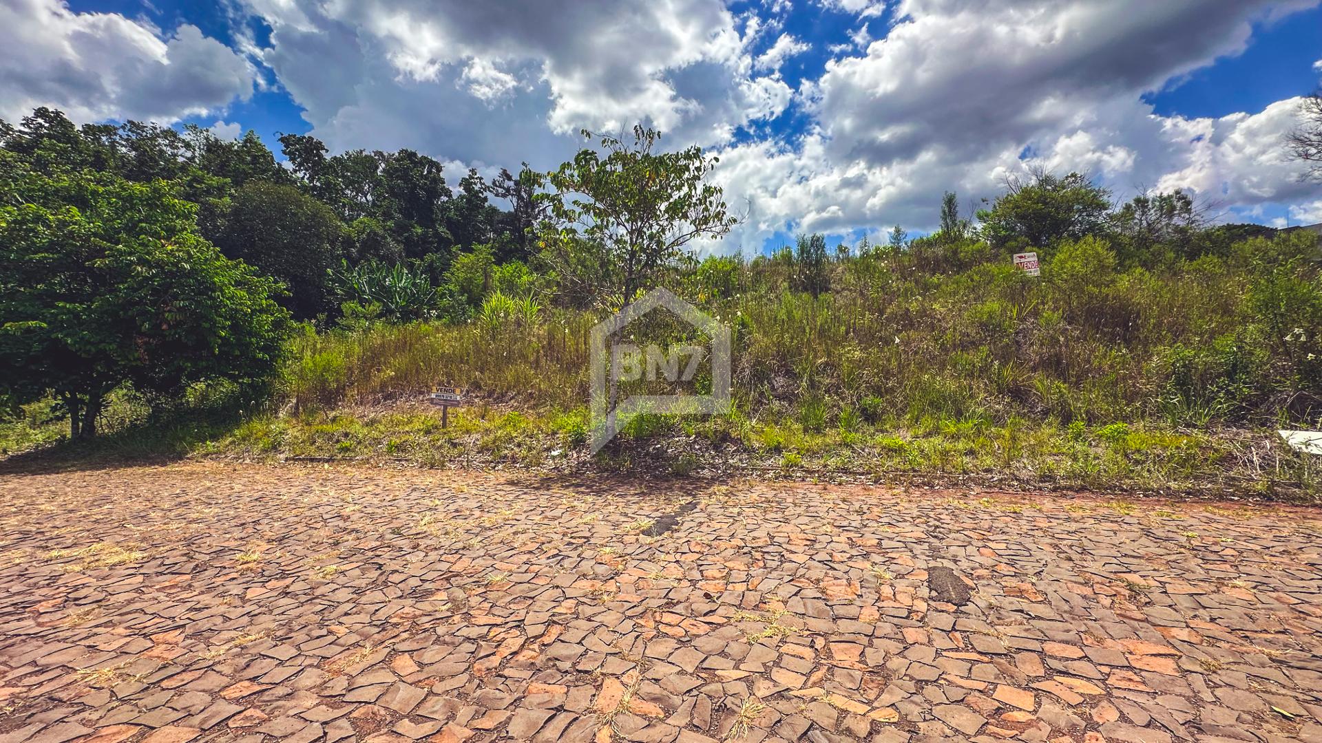 Terreno amplo bem localizado com 602m  Lot Monterrey 14x43